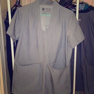 Figs scrubs top 4 pocket